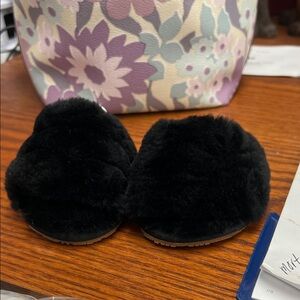 Ugg Fluff Yeah Slippers Black size infant/toddler size 2